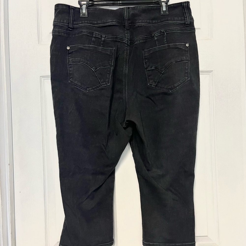 VENUS Black Bum Lifter Capri Jeans - Picture 4 of 5